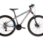 Kross Hexagon 3.0 maastopyörä harmaa sininen värissä on kelpo harrastuspyörä perheen nuorille!